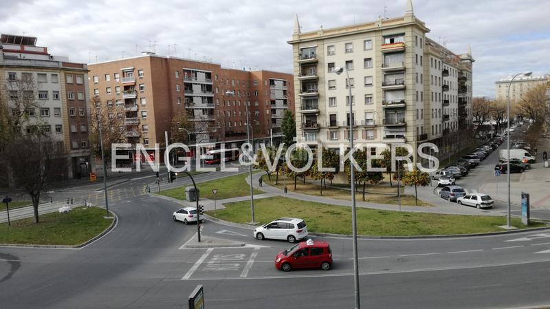 Foto e17f9c73-6280-48ee-aff7-744657a88623. Location appartement avec chauffage parking dans San Bernardo Sevilla