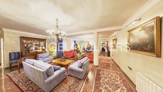 Appartement à Alfalfa - Santa Cruz. Único! gran piso familiar en el arenal con garaje doble.