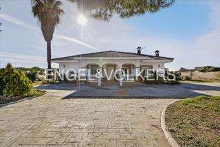 Casa a Carmona. Lujo, confort y tranquilidad casa con piscina privada y jacuzzi