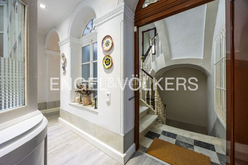 Foto f84e62c8-cb9c-4b08-9d8c-546e132e9eea. Pis amb calefacció a Centro Histórico Cádiz