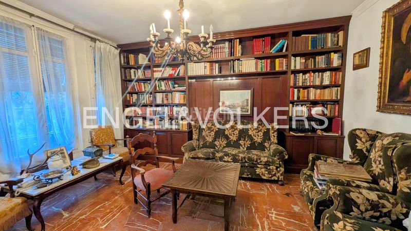 Foto 4f6a7ed3-f450-450e-af92-a43683b098bd. Casa amb calefacció aparcament a Heliópolis Sevilla