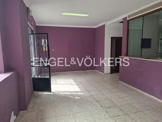 Casa a Centro. Local comercial en zona céntrica de puerto real, ideal para ofic