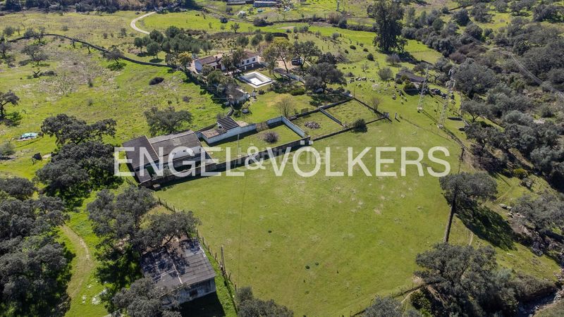 Foto b4c9f3cb-8517-4777-9641-d082e12cd126. Masia amb calefacció piscina a Castillo de las Guardas (El)