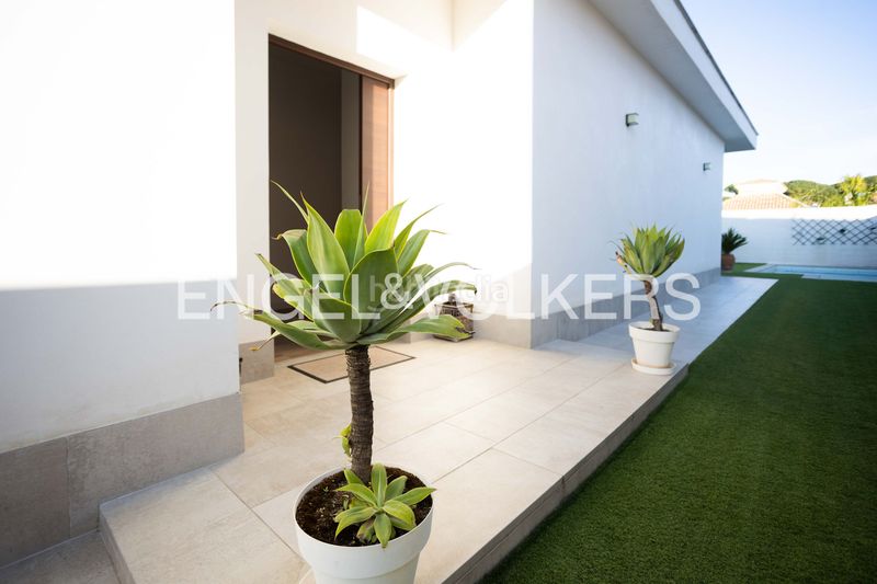 Foto 108035d5-71d0-4582-ae40-7b186a2531a2. Casa amb calefacció piscina a Oromana Alcalá de Guadaira