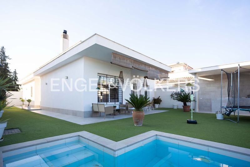 Foto 1528e946-e3cd-40d0-b666-2d7901b90954. Casa amb calefacció piscina a Oromana Alcalá de Guadaira