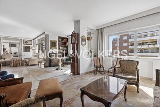 Flat  Avenida república argentina. Luminoso piso señorial con tres fachadas exteriores en república