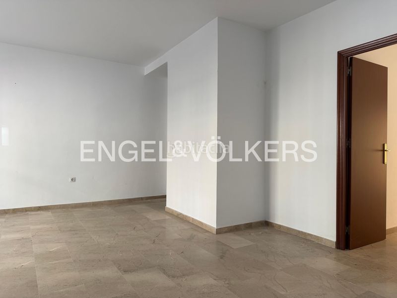 Foto ba6e9b17-856b-453b-9d79-63ac645b9743. Pis amb calefacció aparcament a Centro Alcalá de Guadaira