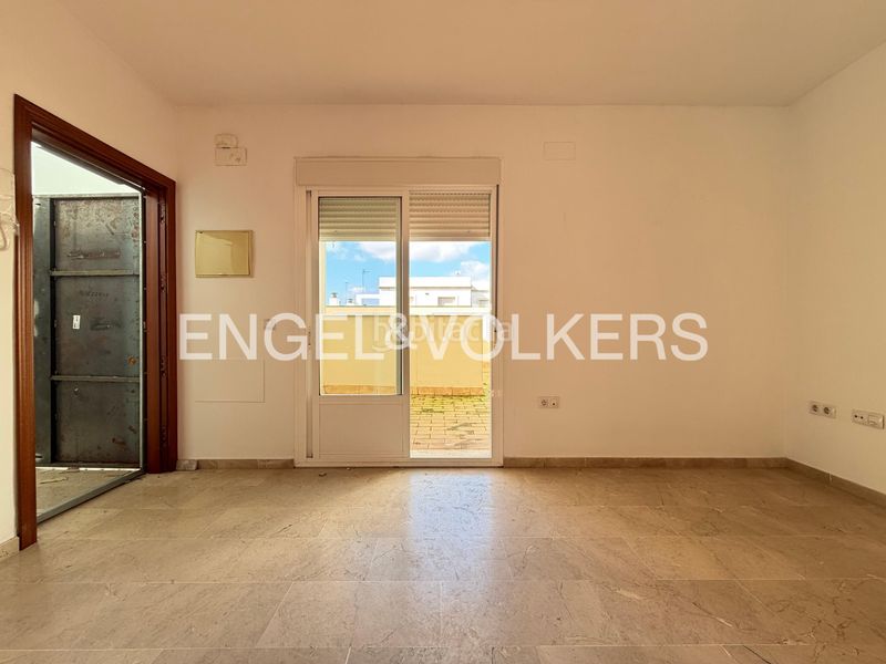 Foto e2fde02f-b176-4f45-a1d9-6ecb607179f4. Pis amb calefacció aparcament a Centro Alcalá de Guadaira