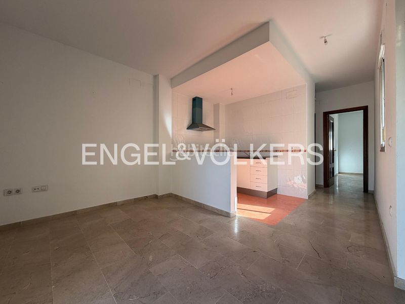 Foto ed235eae-2b81-44ac-bb76-1869180246b6. Pis amb calefacció aparcament a Centro Alcalá de Guadaira