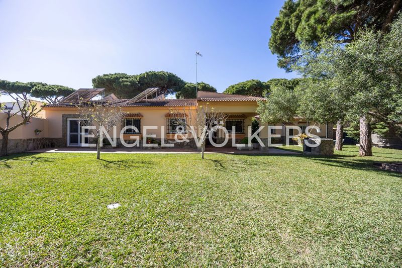 Foto efbba968-105b-47b9-8e4a-e953d6a54887. Casa amb calefacció aparcament piscina a Las Lagunas - Campano Chiclana de la Frontera