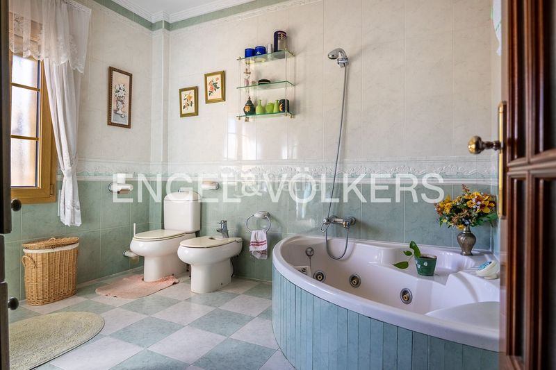 Foto d9af7a28-0a46-4eb5-a938-903e7793c087. Casa amb calefacció piscina a Santa Clara Sevilla
