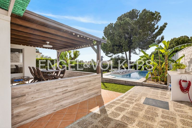 Foto 2df98ca9-19d4-4bfa-8336-b42347a7e67f. Casa amb calefacció a cerros de Montequinto Montequinto