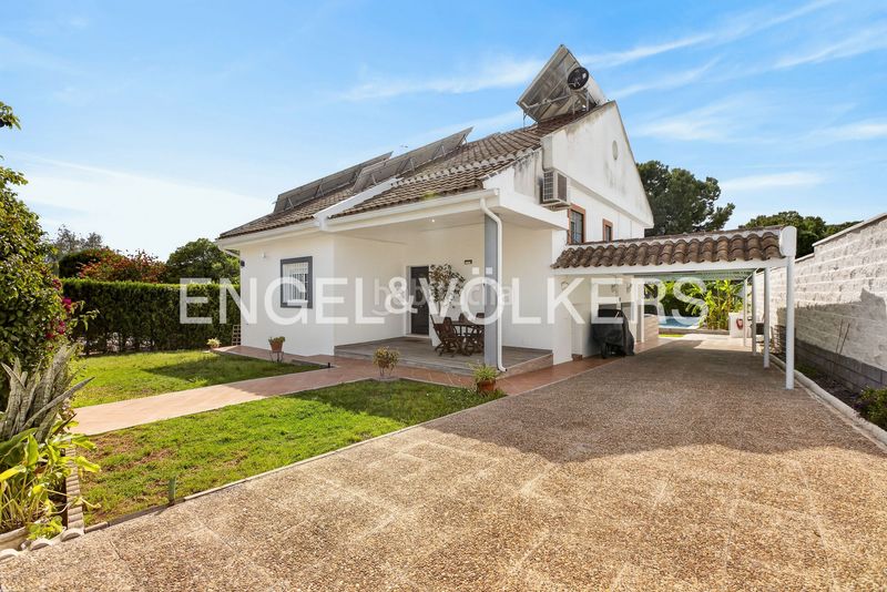 Foto 343f84fe-e060-4519-a87c-9db4034ee9f6. Casa amb calefacció a cerros de Montequinto Montequinto