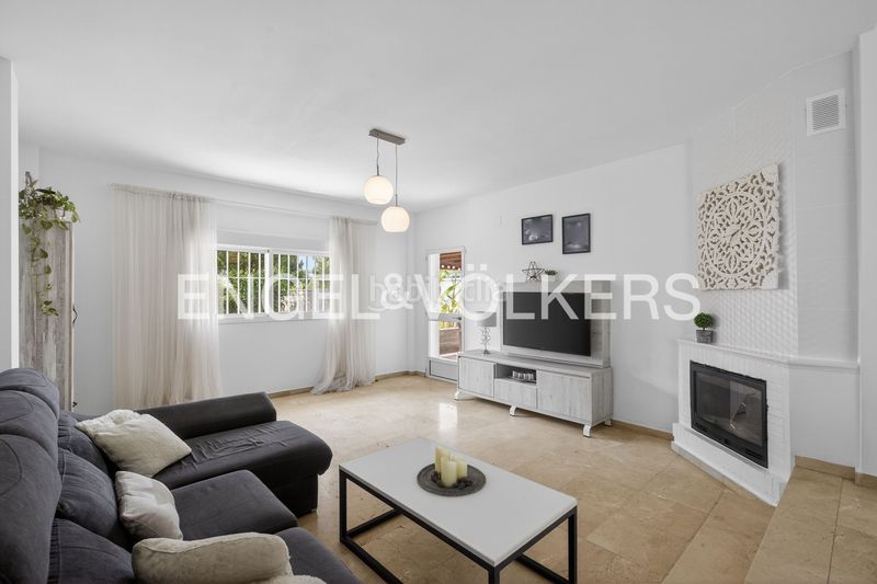 Foto 39d9a149-d876-4bdb-a00c-c7e08e8b3807. Casa amb calefacció a cerros de Montequinto Montequinto