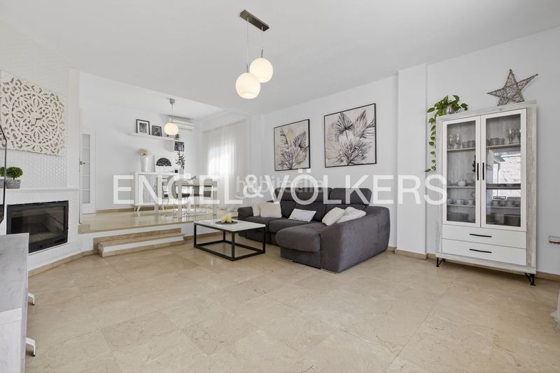 Foto 5efa3edf-00b4-4691-a9e5-5b1a5b88d22c. Casa amb calefacció a cerros de Montequinto Montequinto