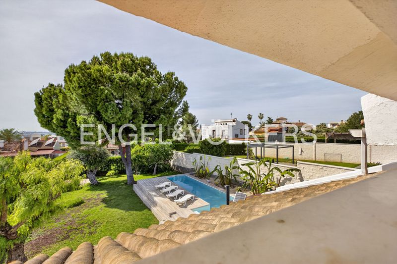 Foto 6af74a39-ef09-4d3e-a705-65a98cfd053d. Casa amb calefacció a cerros de Montequinto Montequinto