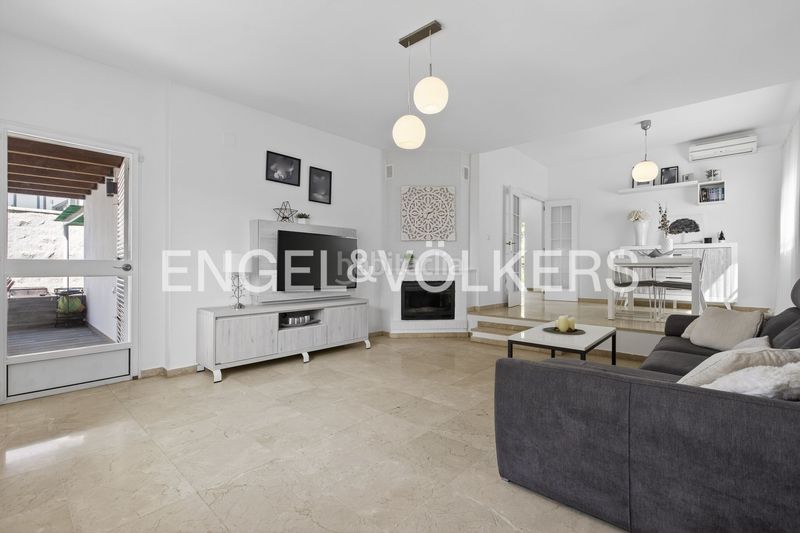 Foto 9c5e74f7-ea20-416a-8b31-05e7107b929c. Casa amb calefacció a cerros de Montequinto Montequinto