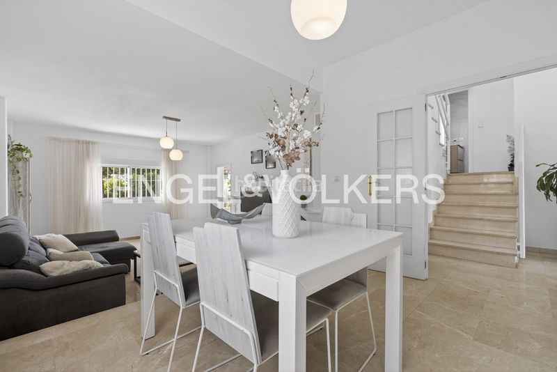 Foto a7671087-e2e8-4858-adcb-d08ebd33e50a. Casa amb calefacció a cerros de Montequinto Montequinto