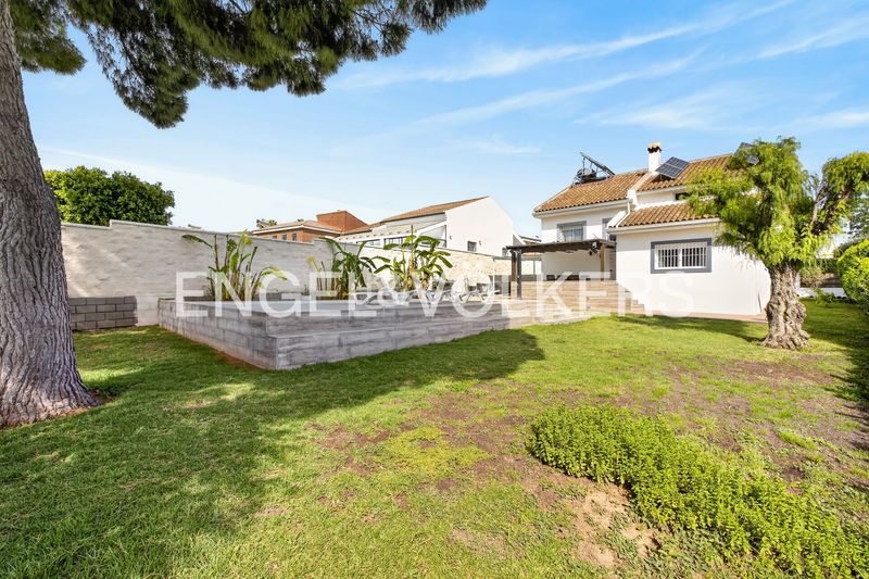 Foto a88572dd-f872-42a0-ac60-7c9dc58ee995. Casa amb calefacció a cerros de Montequinto Montequinto