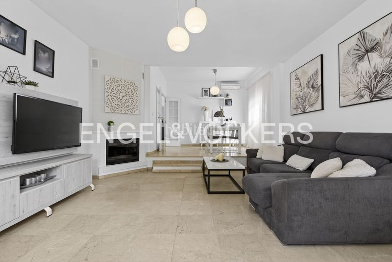 Foto c02c6271-c6bc-4267-a59e-2640b53d5e55. Casa amb calefacció a cerros de Montequinto Montequinto