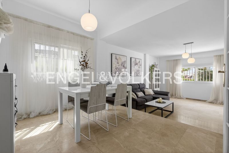 Foto c26c464b-eb1a-4036-9058-2aab5dc5dbd1. Casa amb calefacció a cerros de Montequinto Montequinto