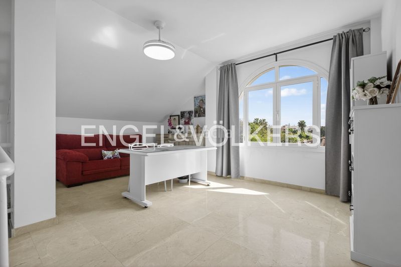 Foto d261f4f7-6d82-47a6-926e-ad147c6ed1f0. Casa amb calefacció a cerros de Montequinto Montequinto