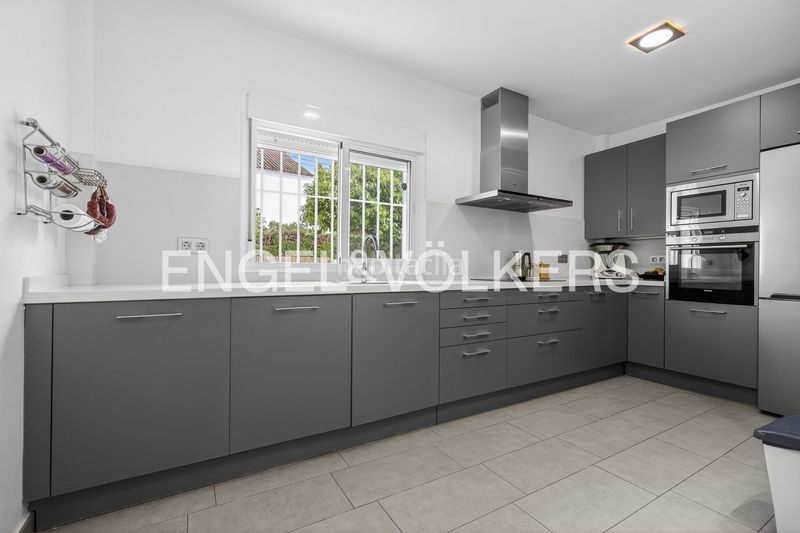 Foto e69fa285-b603-4880-9210-4e2f8cd8cb47. Casa amb calefacció a cerros de Montequinto Montequinto