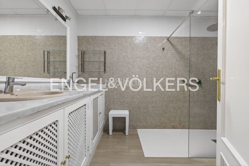 Foto 23ab0ef9-d36b-488f-b17b-2f4f90eb1944. Casa amb calefacció a cerros de Montequinto Montequinto