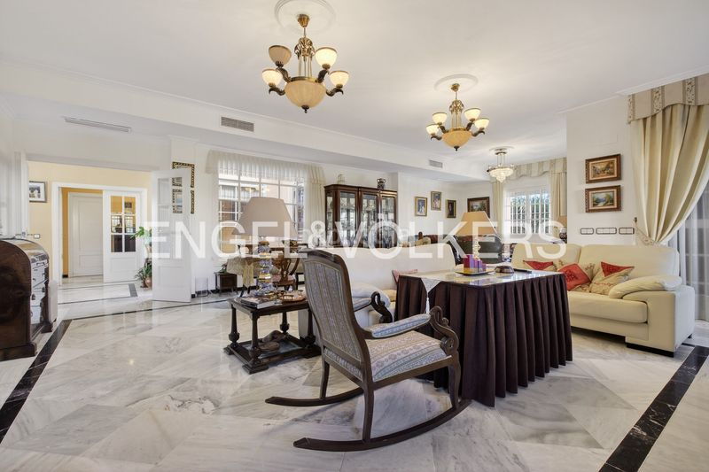 Foto 4626bd59-f169-43b1-8c7d-7152b5f743c3. Casa amb calefacció a cerros de Montequinto Montequinto