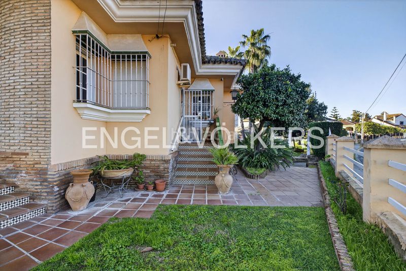 Foto 628f7cbd-fd77-48f1-95b8-d6114f6f836c. Casa amb calefacció a cerros de Montequinto Montequinto