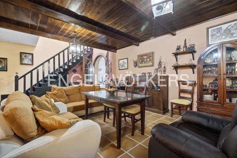 Foto 75ab5ea2-96f6-48ac-bf10-4935320c9bad. Casa amb calefacció a cerros de Montequinto Montequinto