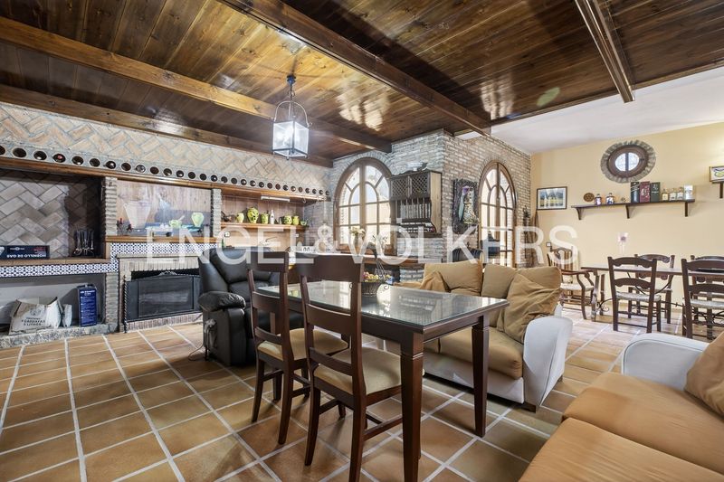 Foto b2f7bede-29ad-403c-9b82-b9a6652412b1. Casa amb calefacció a cerros de Montequinto Montequinto