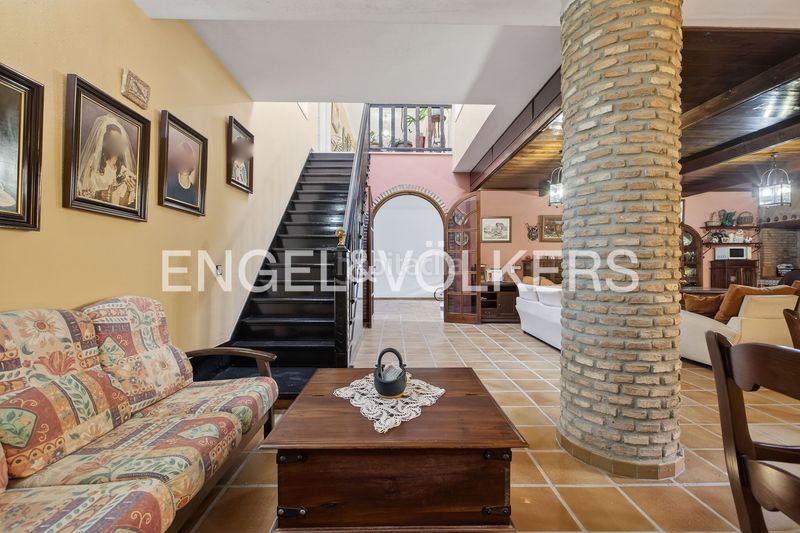 Foto b430a295-320b-4047-9afc-0da23908f317. Casa amb calefacció a cerros de Montequinto Montequinto