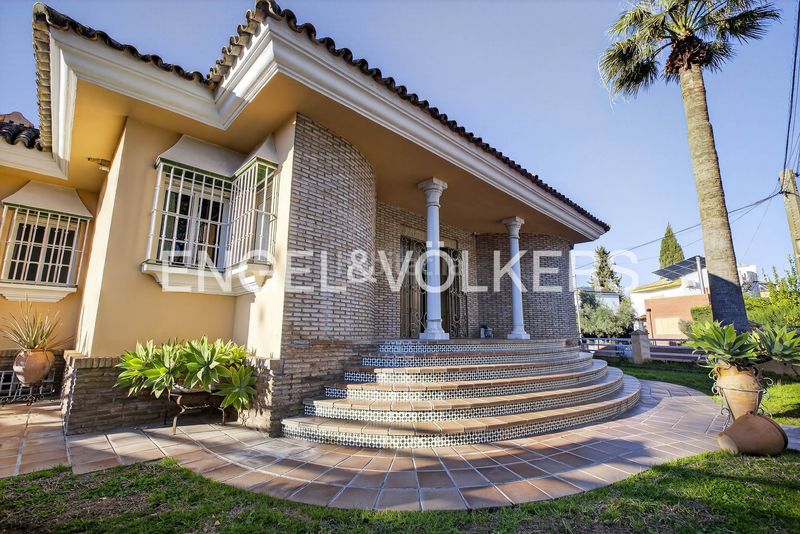 Foto c057bfe2-3670-4467-ab00-15e93f79e8ee. Casa amb calefacció a cerros de Montequinto Montequinto