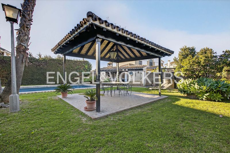 Foto e0a60980-1861-44f8-b9ea-a78ea1857fc7. Casa amb calefacció a cerros de Montequinto Montequinto