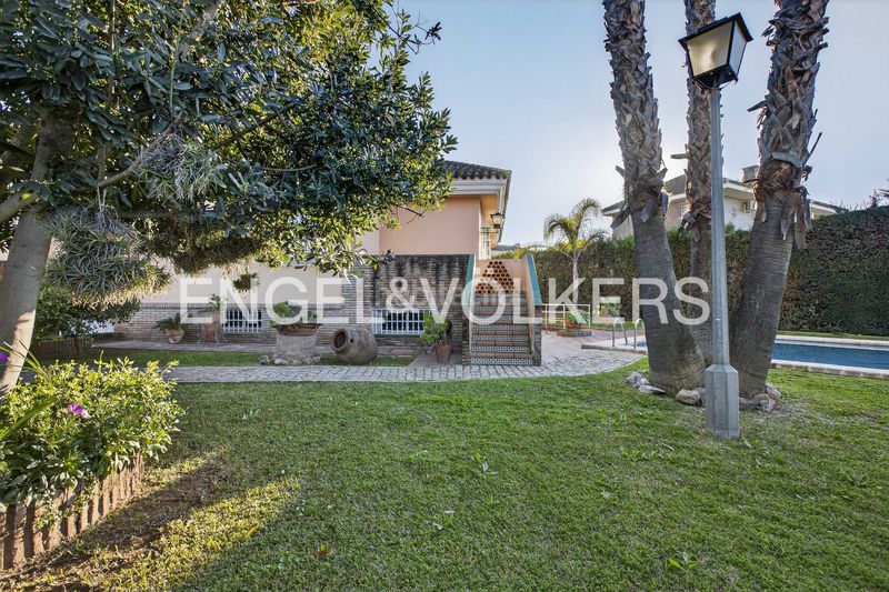 Foto e7d48809-a0b3-4806-a63c-e0299b0728ab. Casa amb calefacció a cerros de Montequinto Montequinto