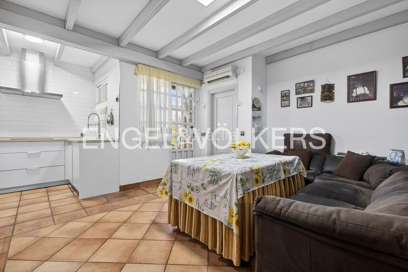 Foto f84c8868-8848-451b-8e91-5796b24c91b1. Casa amb calefacció a cerros de Montequinto Montequinto