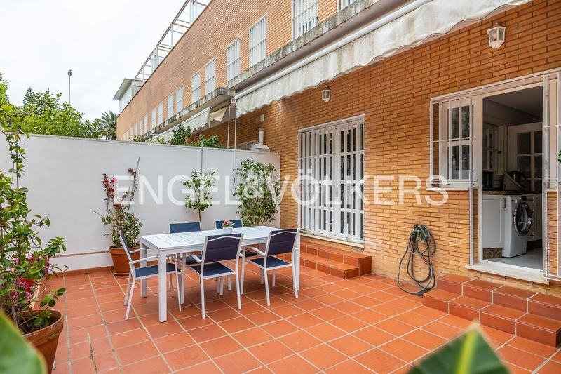 Foto 68ef7bef-f338-49ea-b655-f5df278f0e8d. Casa amb calefacció aparcament piscina a El Cano - Los Bermejales Sevilla