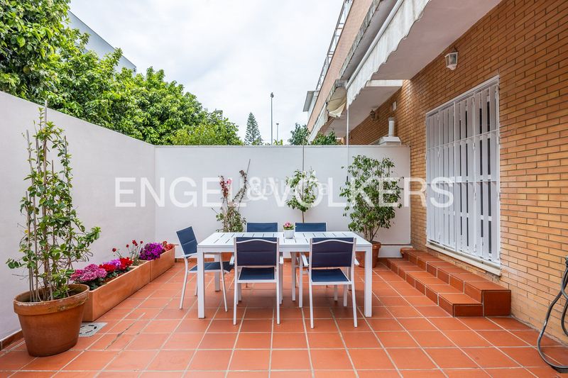 Foto b4f922c0-e257-4c5b-afb2-37bea5a214d5. Casa amb calefacció aparcament piscina a El Cano - Los Bermejales Sevilla