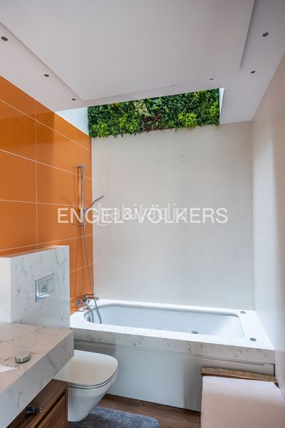 Foto a11346f5-bbb0-4b58-abf9-728658b5bb3f. Casa adossada amb calefacció aparcament piscina a Dos Hermanas
