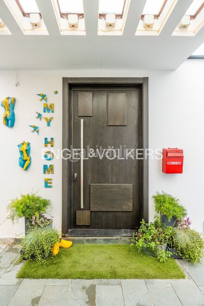 Foto a31f0579-b04f-49d6-a029-8f1c0c17809a. Casa adossada amb calefacció aparcament piscina a Dos Hermanas