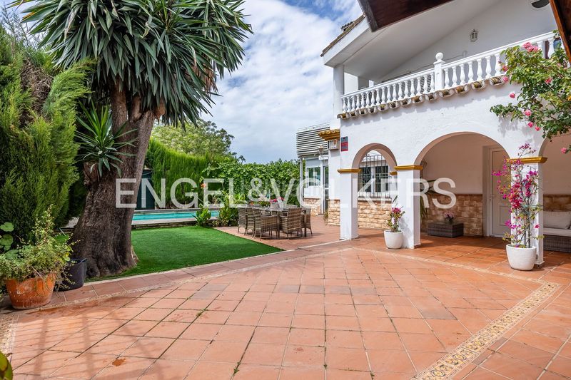 Foto 186897aa-6a47-4f68-9f7c-c206147220bb. Casa amb calefacció a La Motilla - Fuente del Rey Dos Hermanas