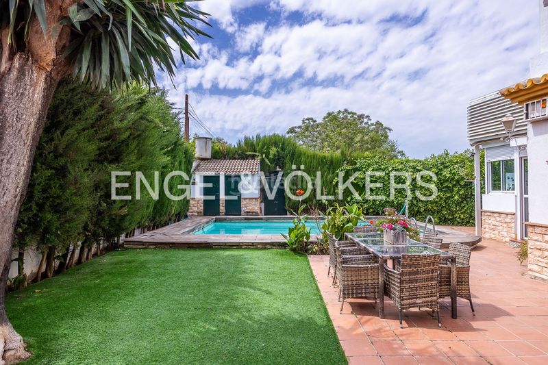 Foto 55ccef41-60b5-4af2-a895-74ce31325617. Casa amb calefacció a La Motilla - Fuente del Rey Dos Hermanas