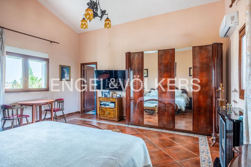 Foto b4fe0eb4-f176-44bd-aa5f-32b7ab4cf5de. Casa amb calefacció a La Motilla - Fuente del Rey Dos Hermanas