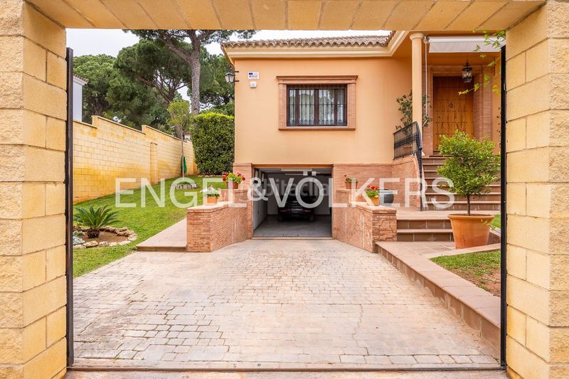 Foto 33c91c0d-daa0-4677-8536-b44d0a59b923. Casa amb calefacció aparcament piscina a Oromana Alcalá de Guadaira