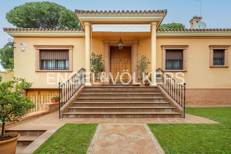 Foto 6cac3787-9e84-4b4d-a230-b4a1a9f72eb0. Casa amb calefacció aparcament piscina a Oromana Alcalá de Guadaira