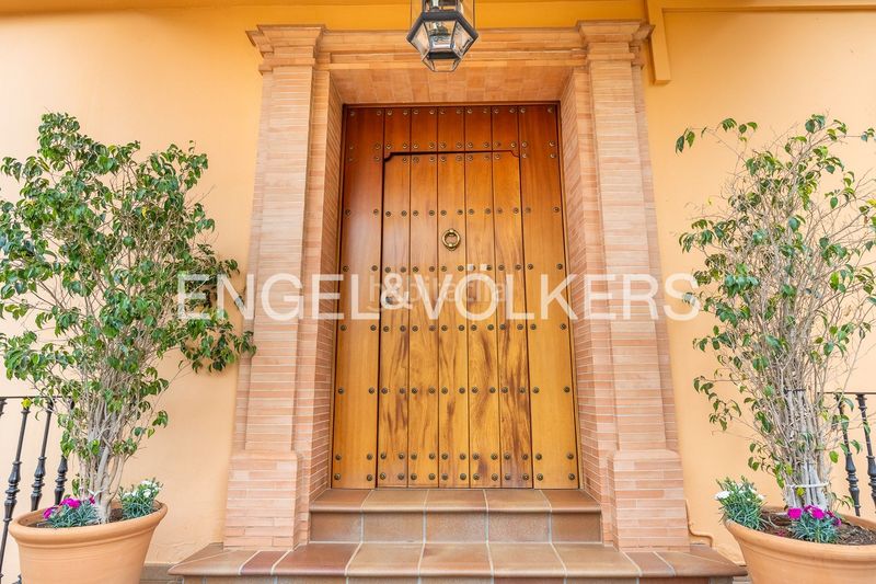 Foto 960a764e-2822-45b6-a008-da8d4d2fe0d5. Casa amb calefacció aparcament piscina a Oromana Alcalá de Guadaira