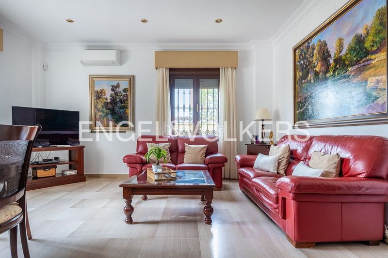 Foto d8101334-2ba7-4ca7-91f2-01aea6de6f10. Casa amb calefacció aparcament piscina a Oromana Alcalá de Guadaira