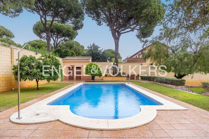 Foto df0d34be-268d-4113-8ea4-f85ffe5bc486. Casa amb calefacció aparcament piscina a Oromana Alcalá de Guadaira