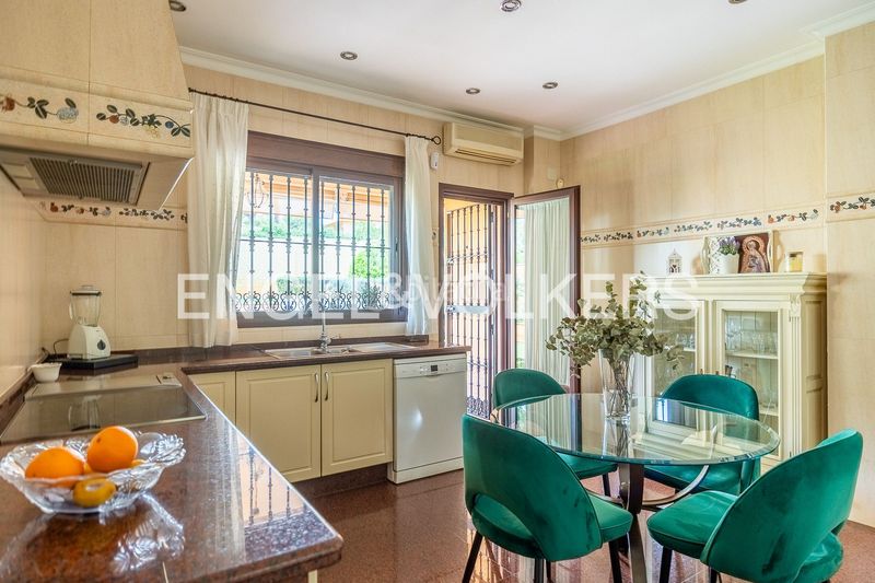 Foto e3ca5c02-e773-4af9-a79a-cded72d88454. Casa amb calefacció aparcament piscina a Oromana Alcalá de Guadaira
